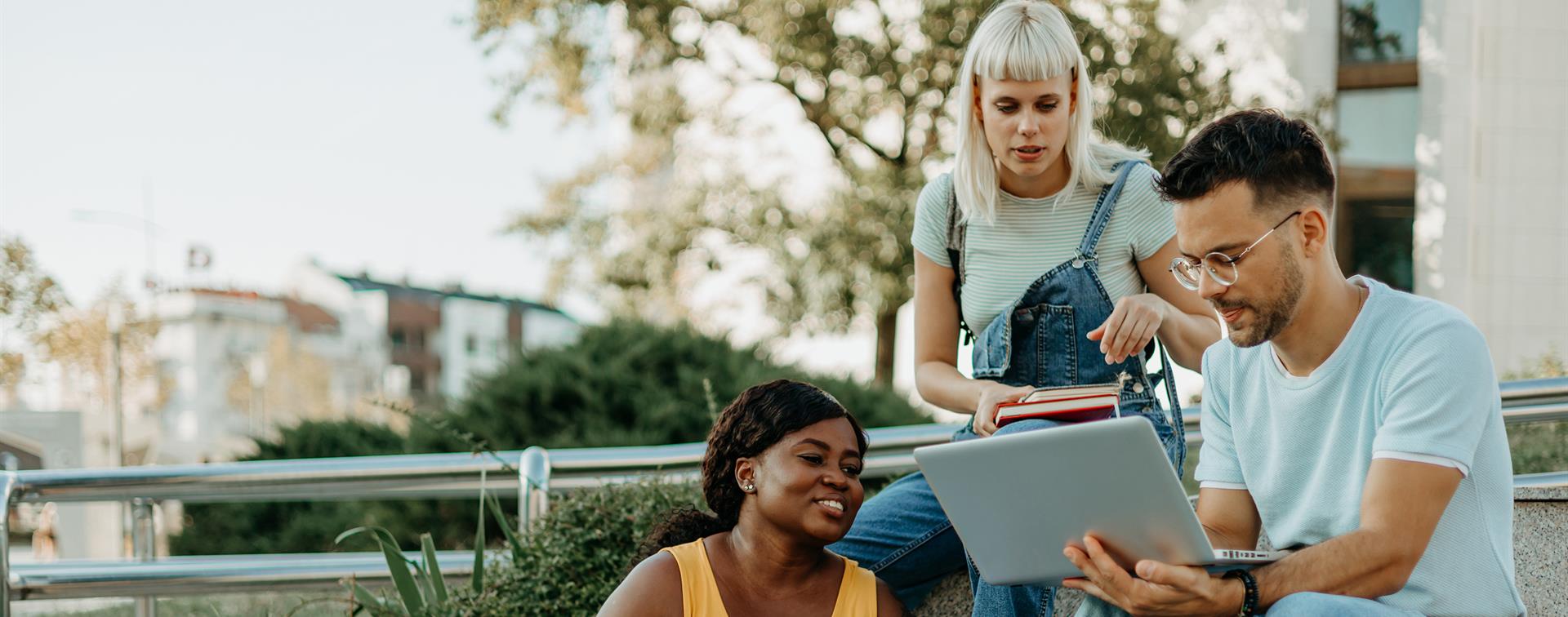 A group of students sitting outside and chatting